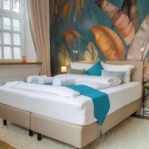 Homely 4 - Chic Self-check-in For Short München