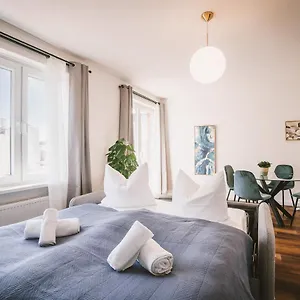 Sadebo Mit Terrasse Oder Balkon Lübeck