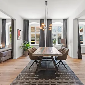 The Strassburger, Stylish 3 Bedroom In Downtown Germany